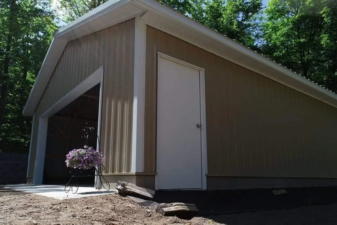 Residential pole barn garage by Sherman Buildings