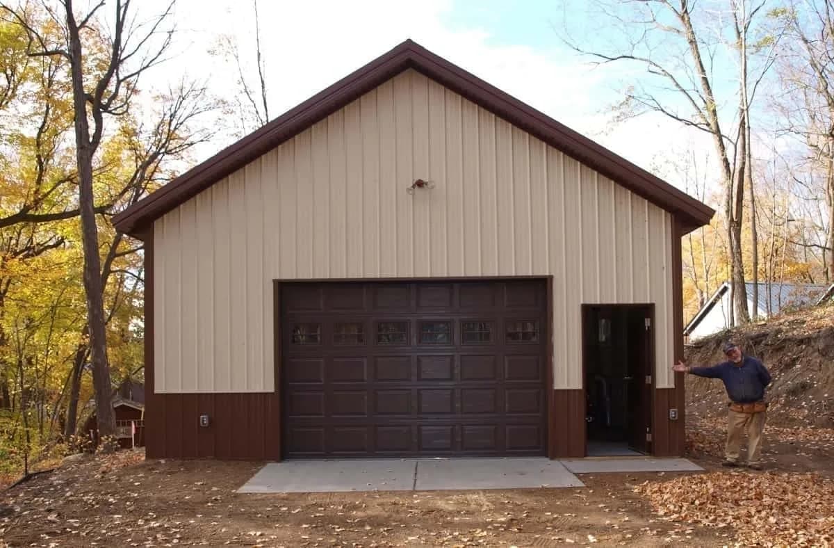 Dahlquist pole building