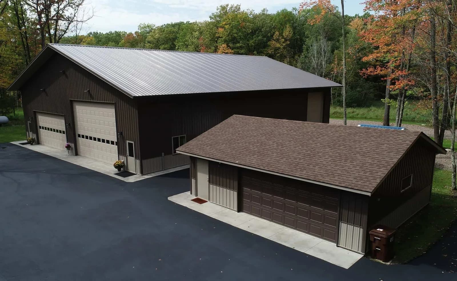 Sherman pole building with overhead door