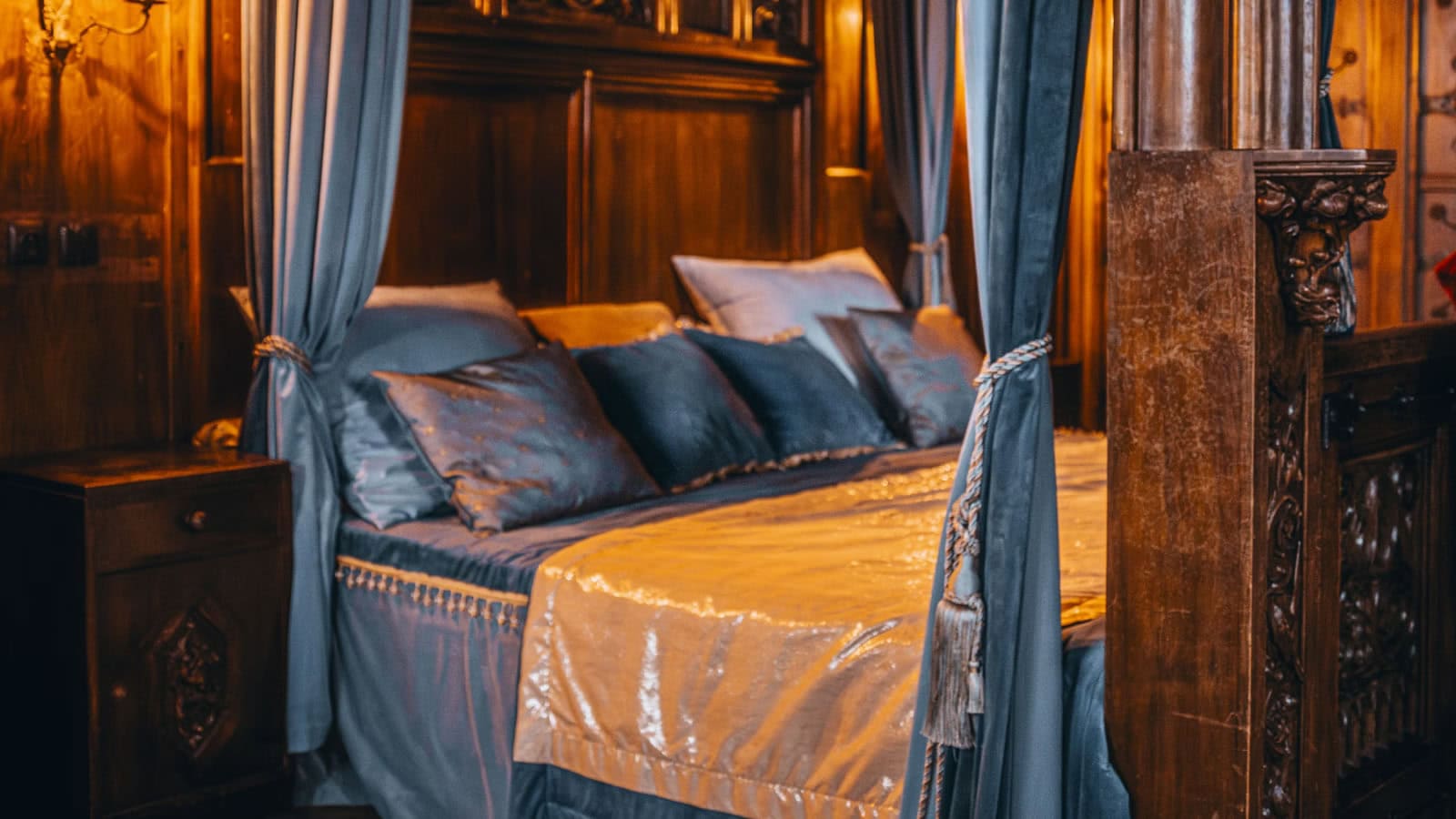 I Got A King Sized Bed. I Don't Know Any Kings, But If One Came Over, I Guess He'd Be Comfortable.