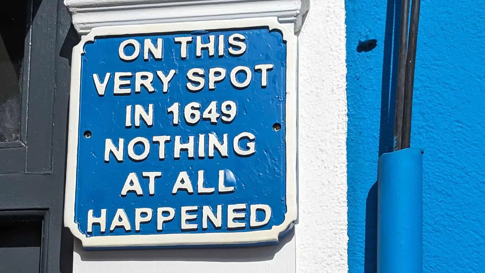 exaggeration sign